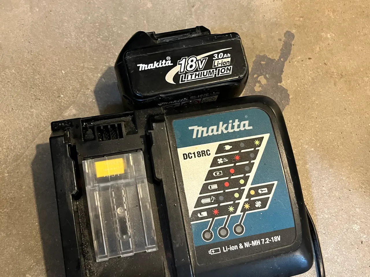 Billede 1 - Makita oplader og batteri