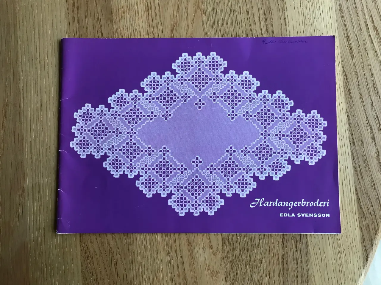 Billede 2 - Hardangerbroderi  af Edla Svensson