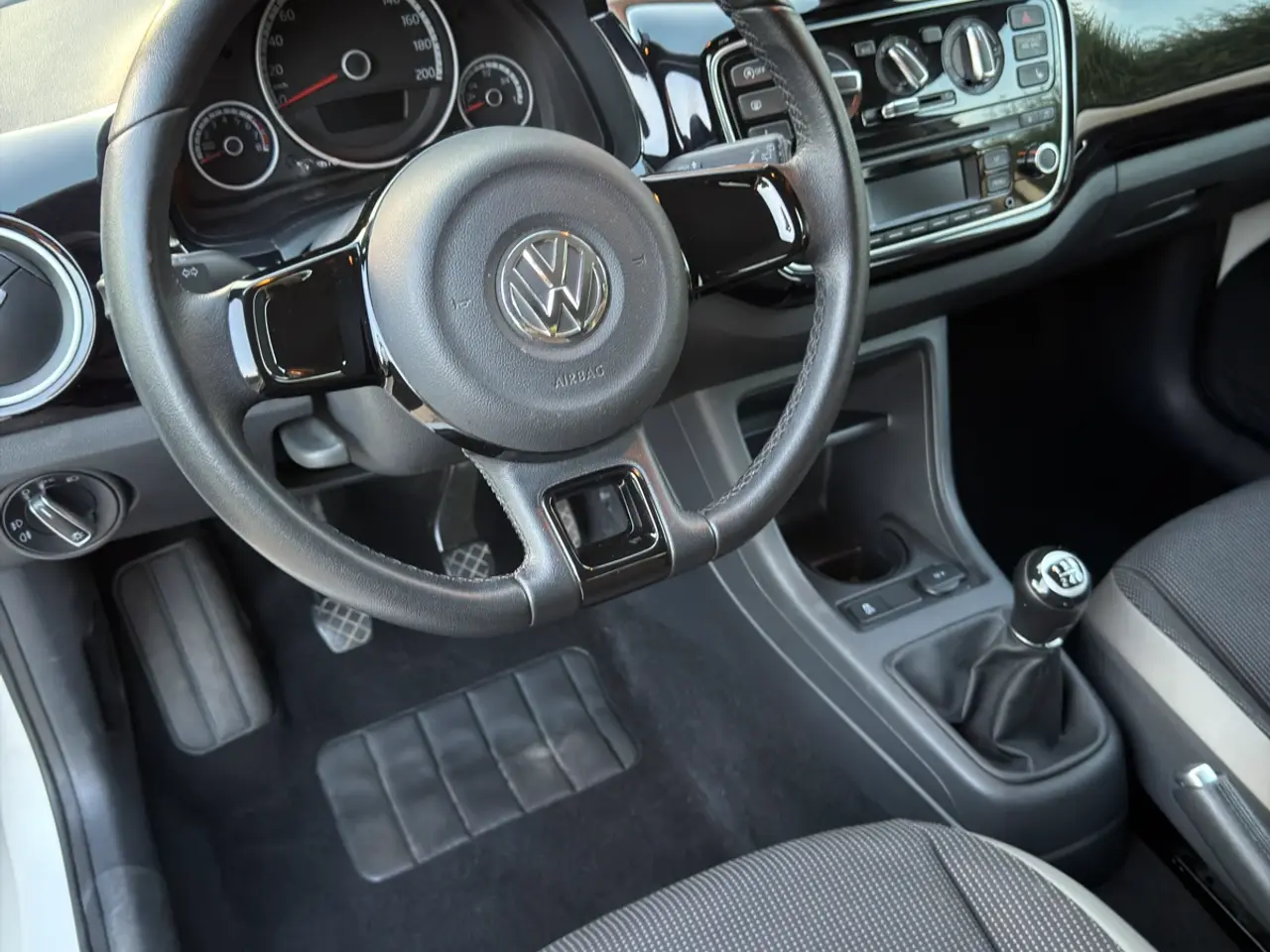 Billede 4 - VW up lav km 75 hk