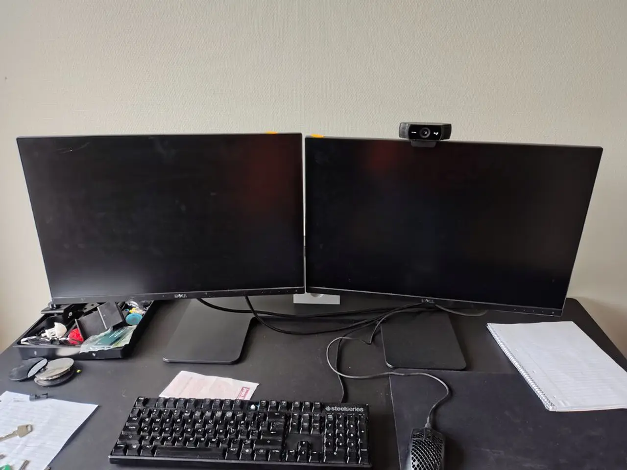 Billede 1 - To Dell skærme på stativ