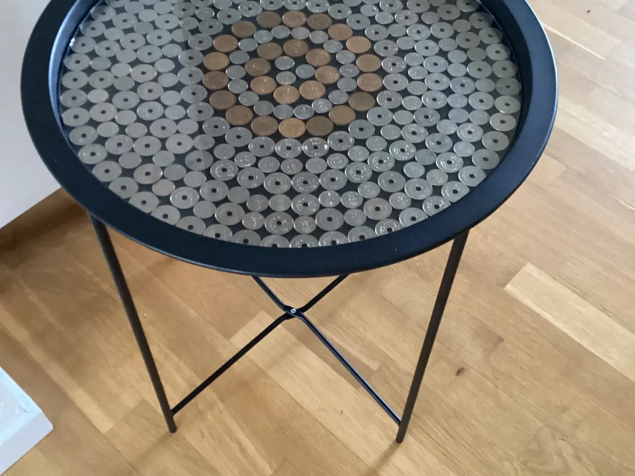 Billede 1 - Bakkebord med mønter.