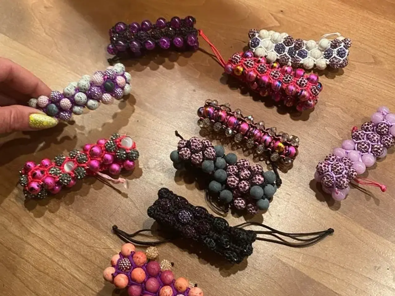 Billede 1 - Flotte nye knyttede armbånd