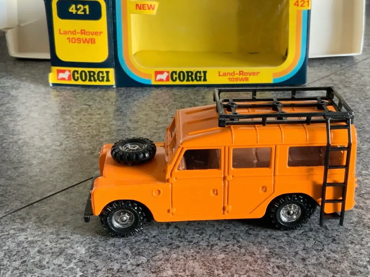 Billede 2 - Corgi Toys No. 421 Land Rover 109 W.B. scale 1:36