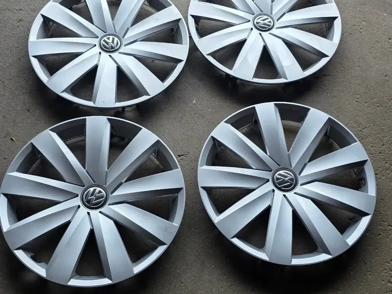 Billede 1 - 16 tommer orginale vw hjulkapsler