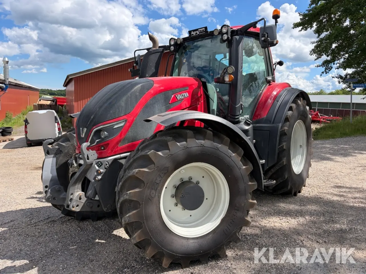 Billede 1 - Traktor Valtra T214 D