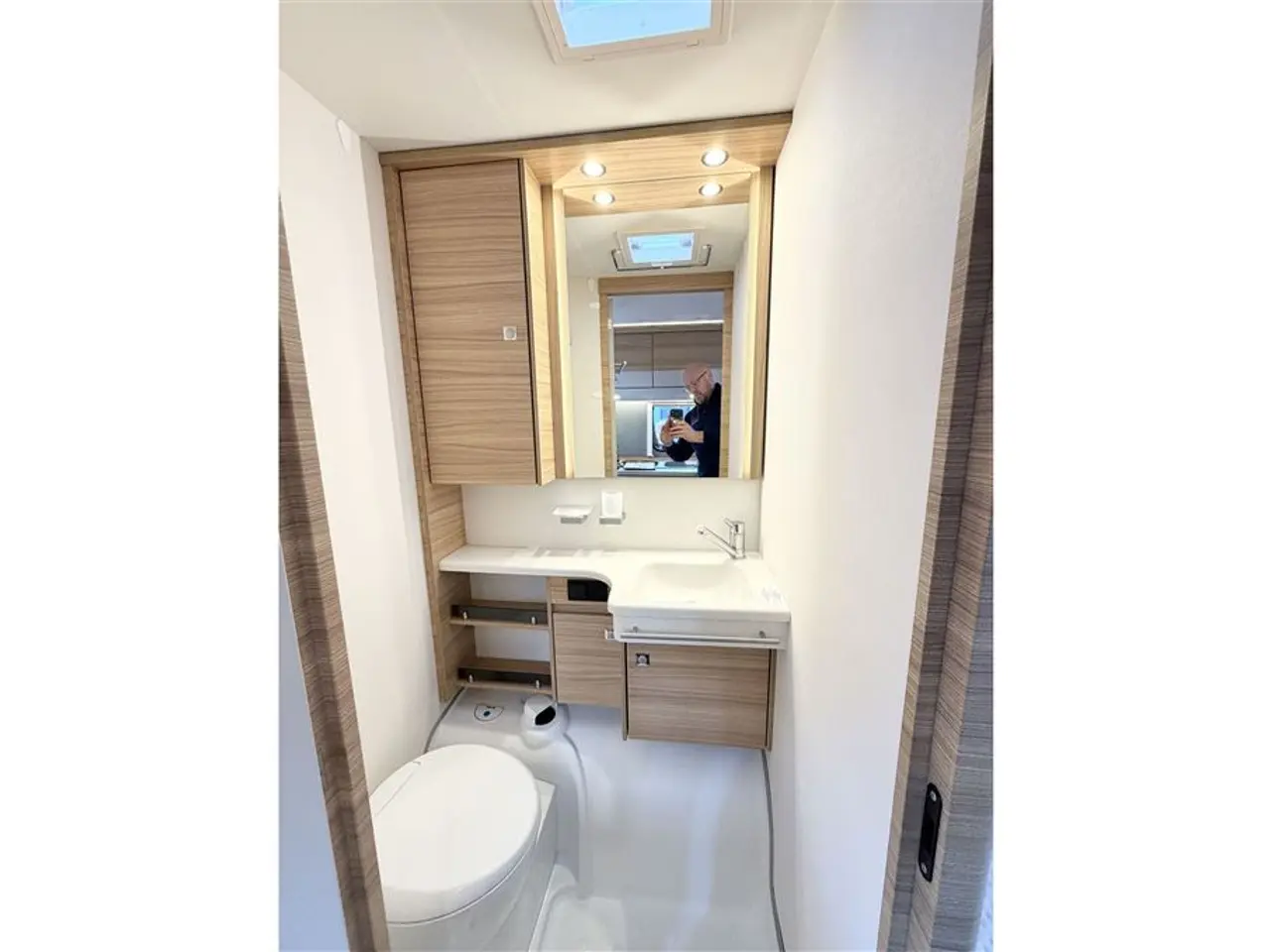 Billede 18 - 2022 - Dethleffs Camper 460 EL Enkeltsenge-Lamel-Gulvtemp.-Mover-Telt