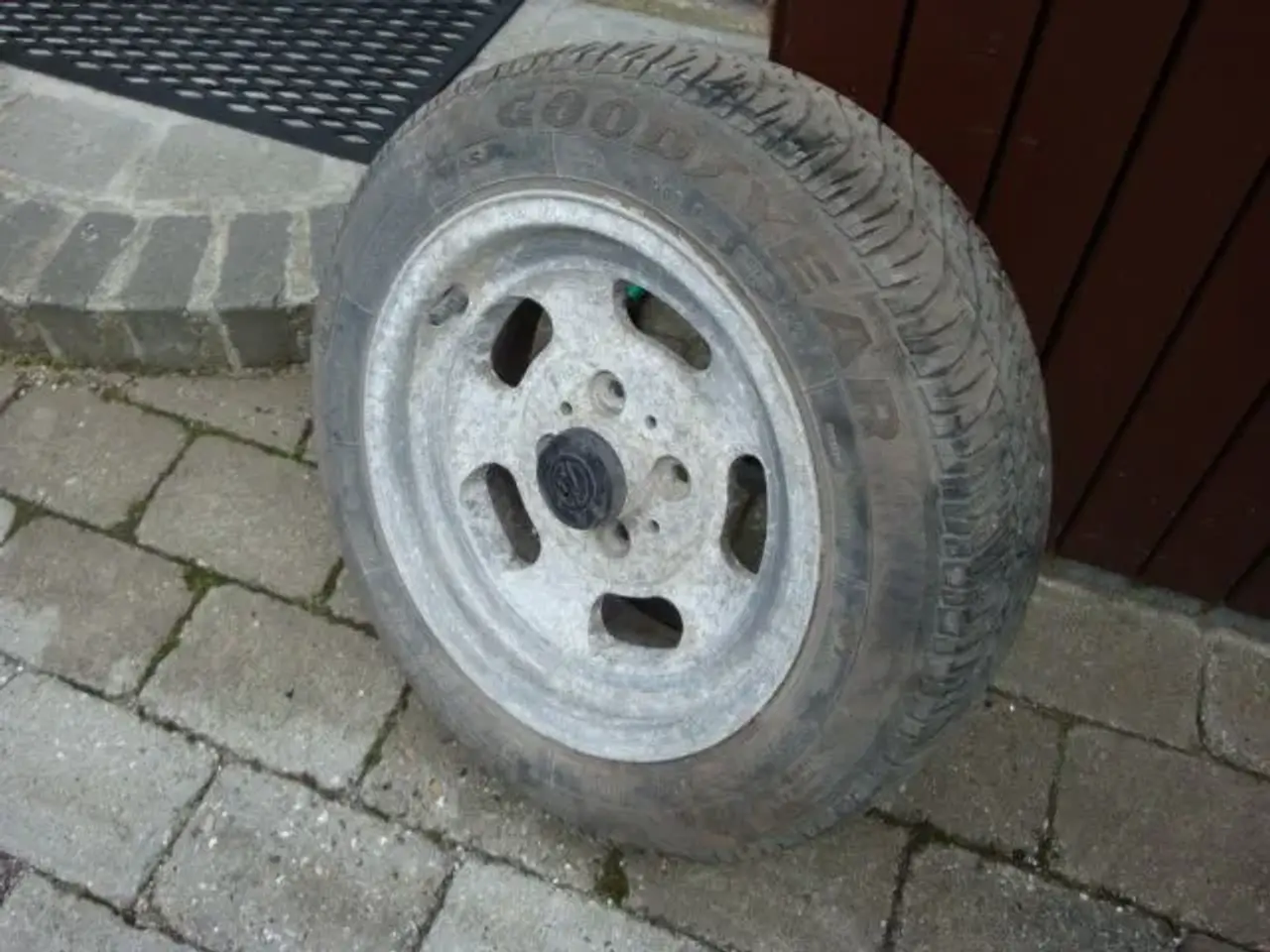Billede 2 - Opel alufælg 13"