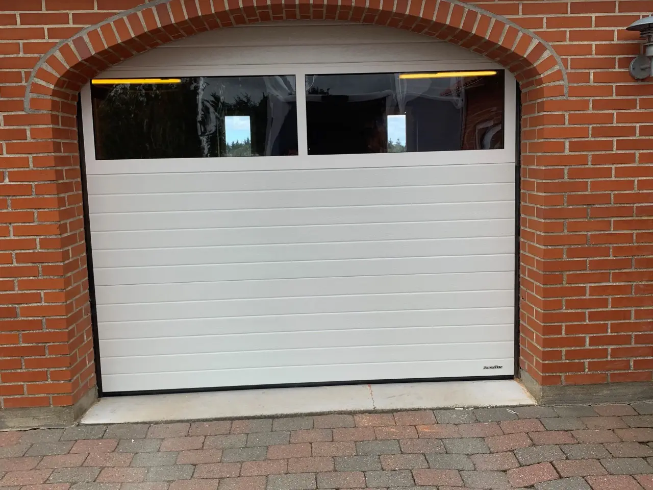 Billede 2 - Fabrikssalg af ledhejseporte & garageporte