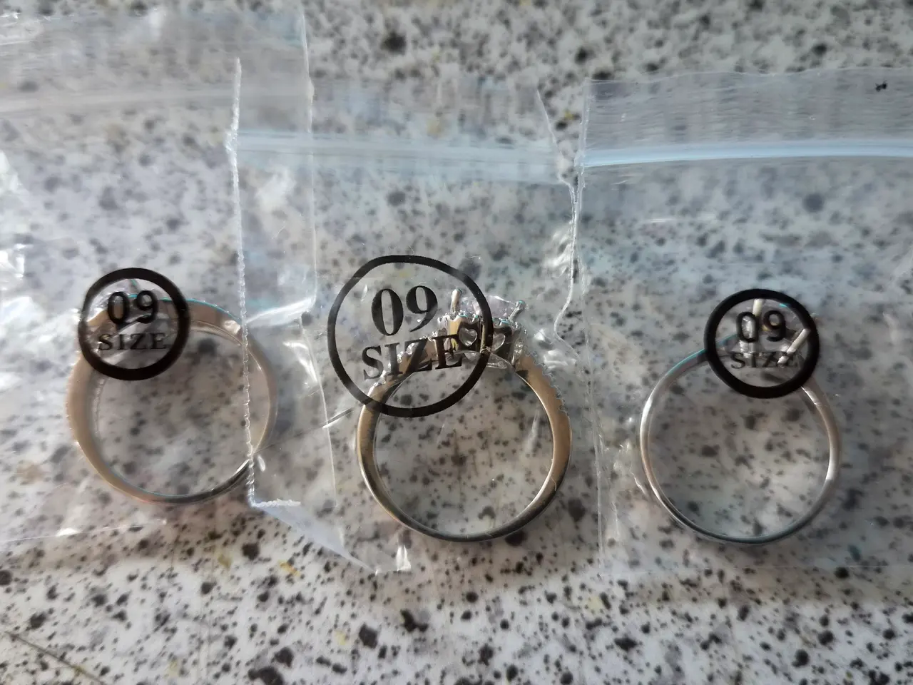 Billede 4 - Sølv fingerringe med diamant lignende sten