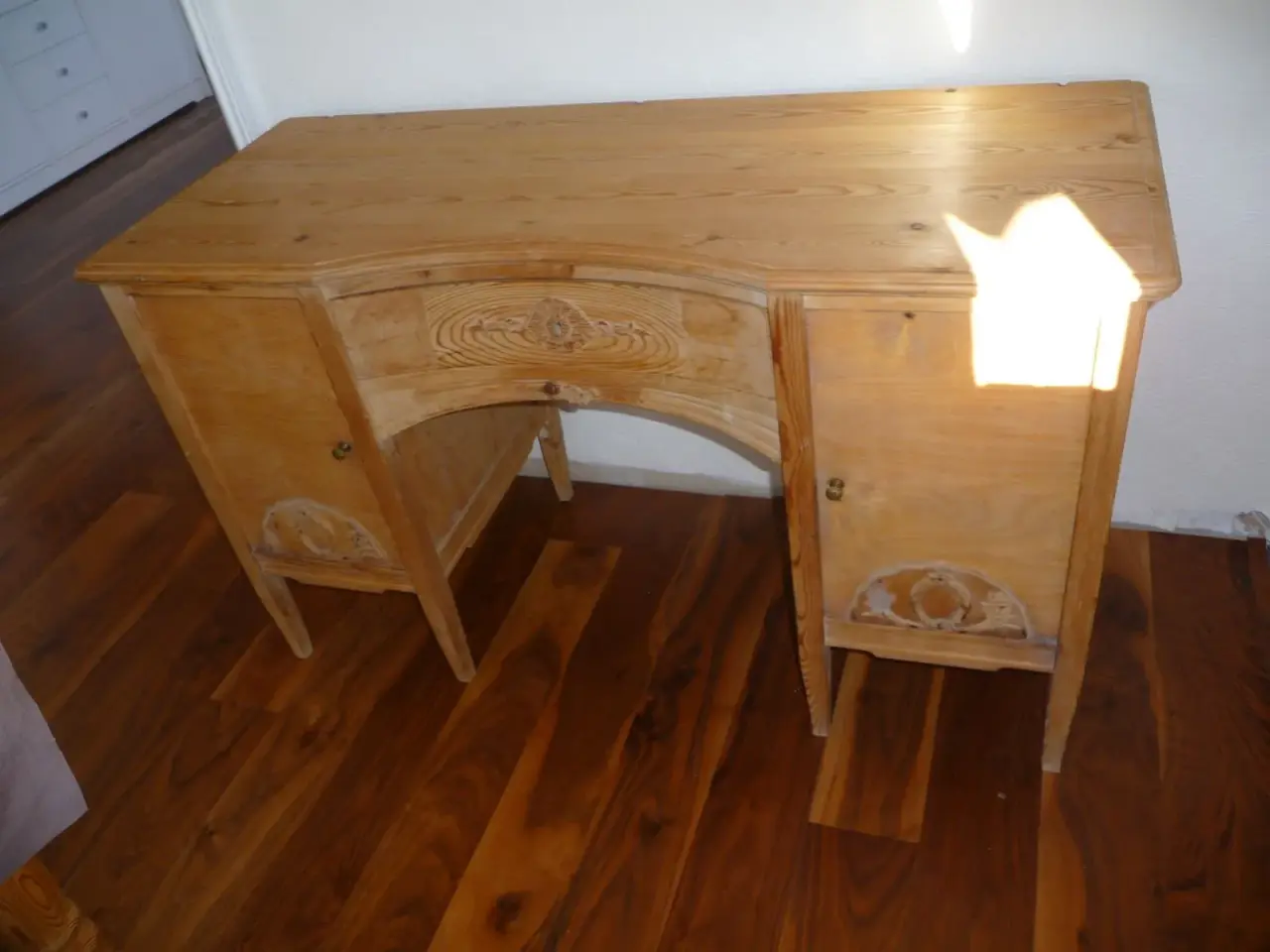 Billede 3 - toilet møbel med spil / sminke bord