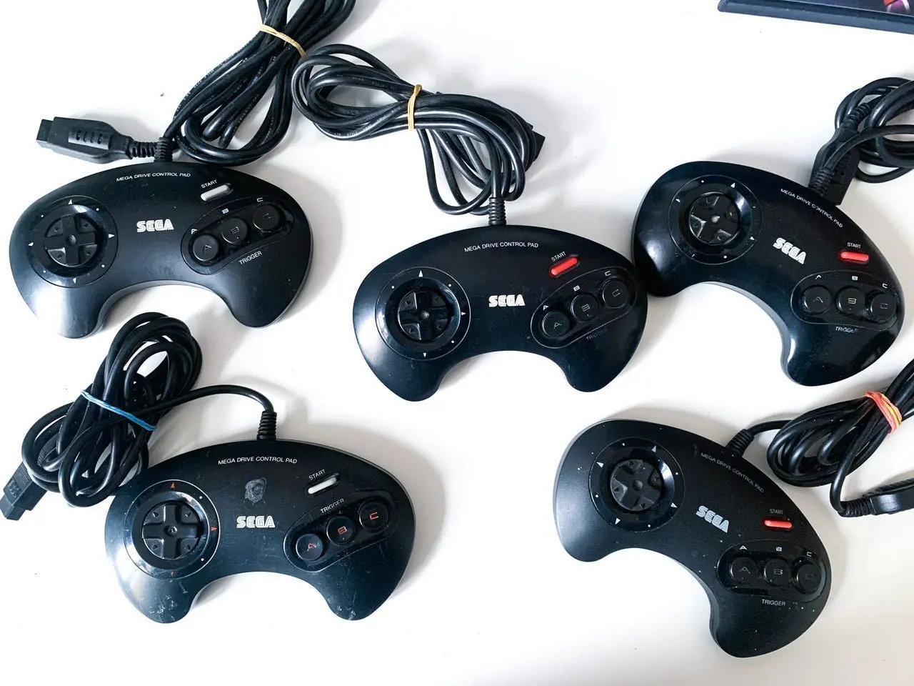 Billede 1 - Originale Sega Mega Drive Controllere - 125 kr. pr