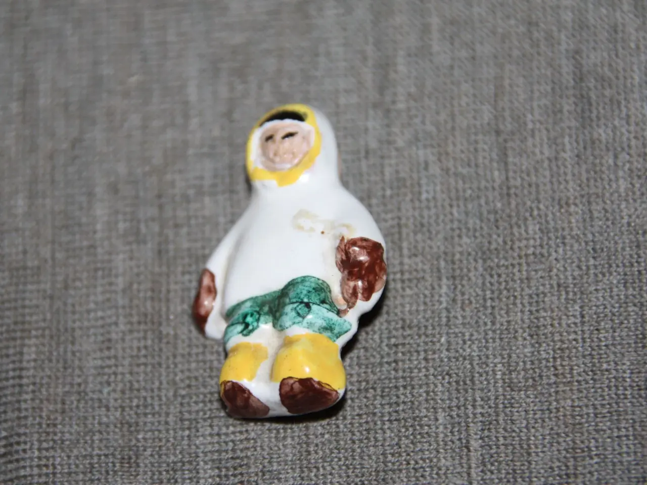 Billede 5 - Grønlænder figur broche 4,5 cm stempel:KIS Danmark