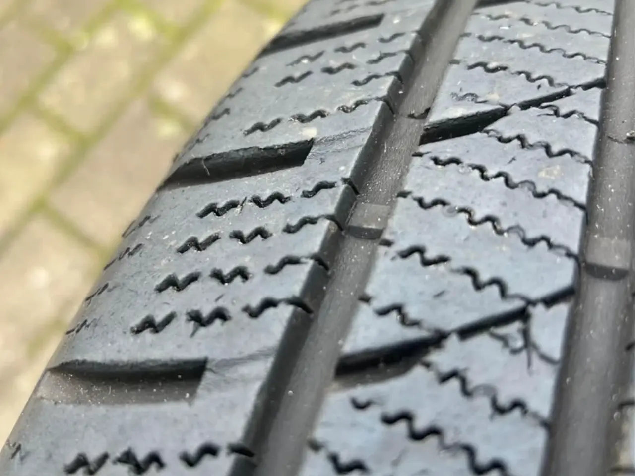 Billede 1 - Vinterdæk 235/60R18 sælges