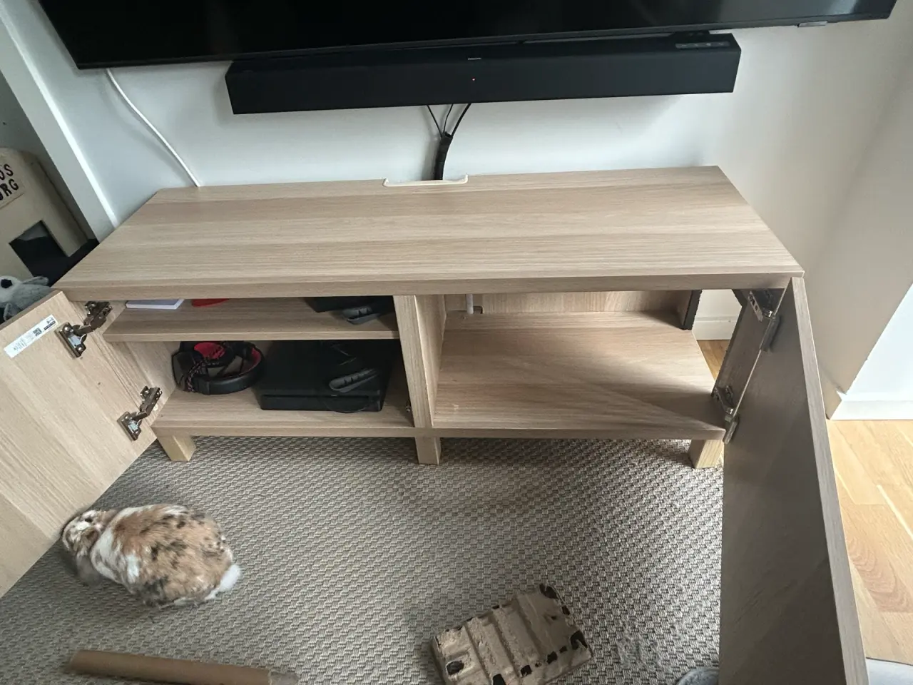 Billede 2 - IKEA BESTÅ TV-bord med indbygget kanin-/kattetoile