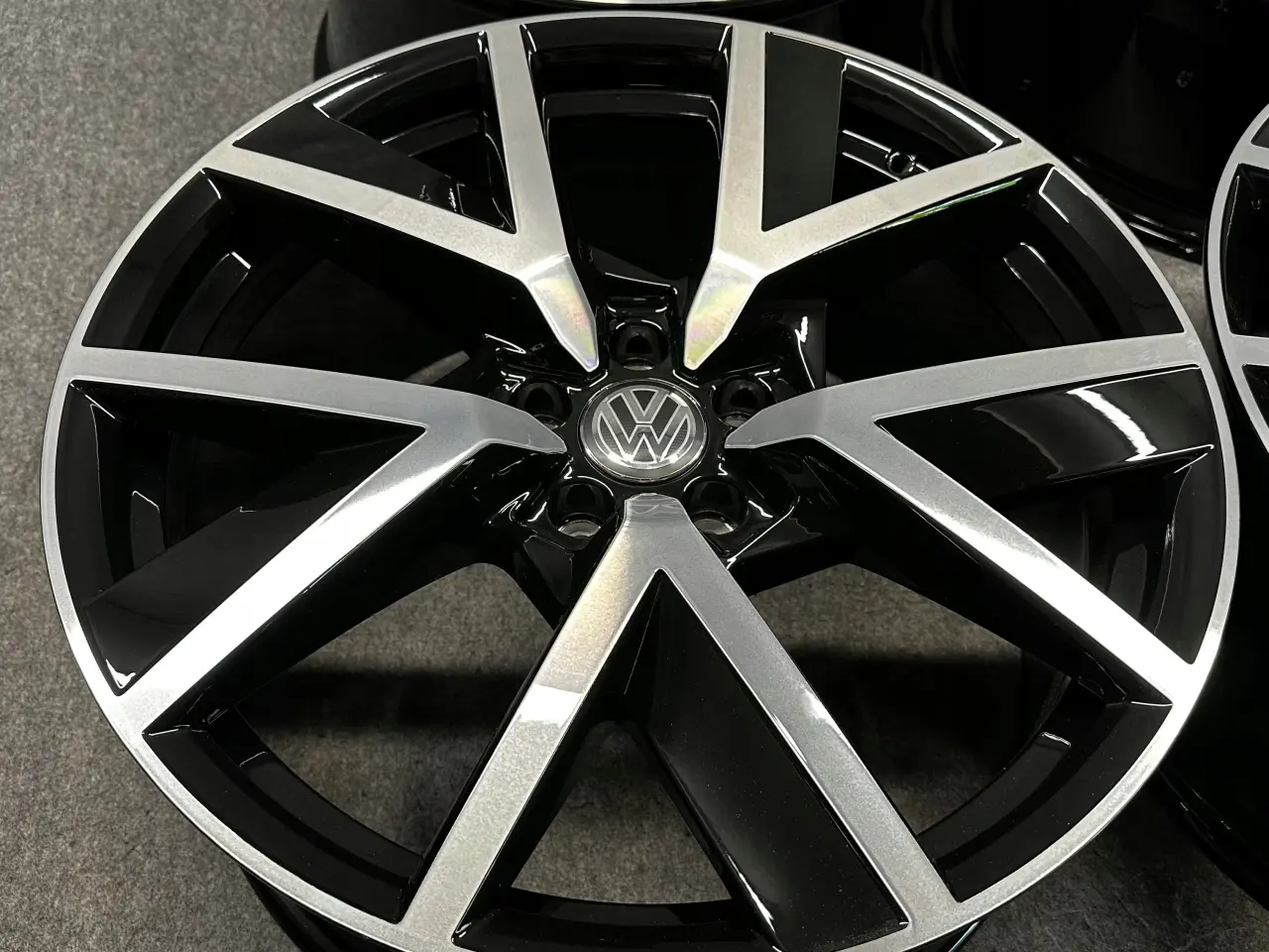 Billede 3 - VW TOUAREG III BRAGA 760 20 9J x 20" 5x112 ET 33