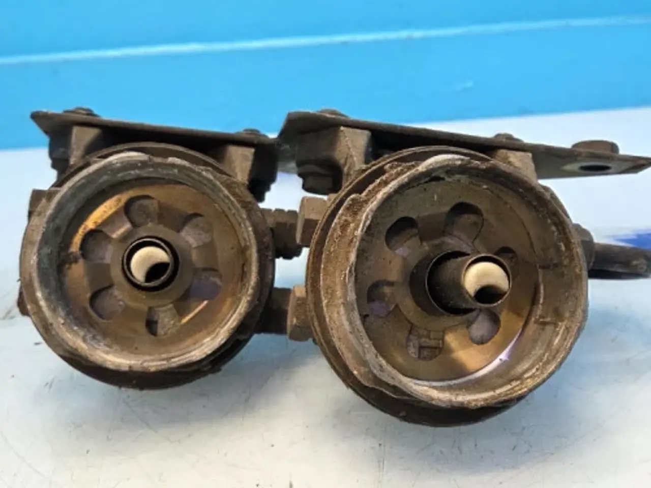 Billede 10 - John Deere 6068 Brændstoffilterhus RE508847