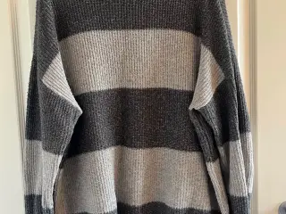 Gråstribet sweater fra Vero Moda