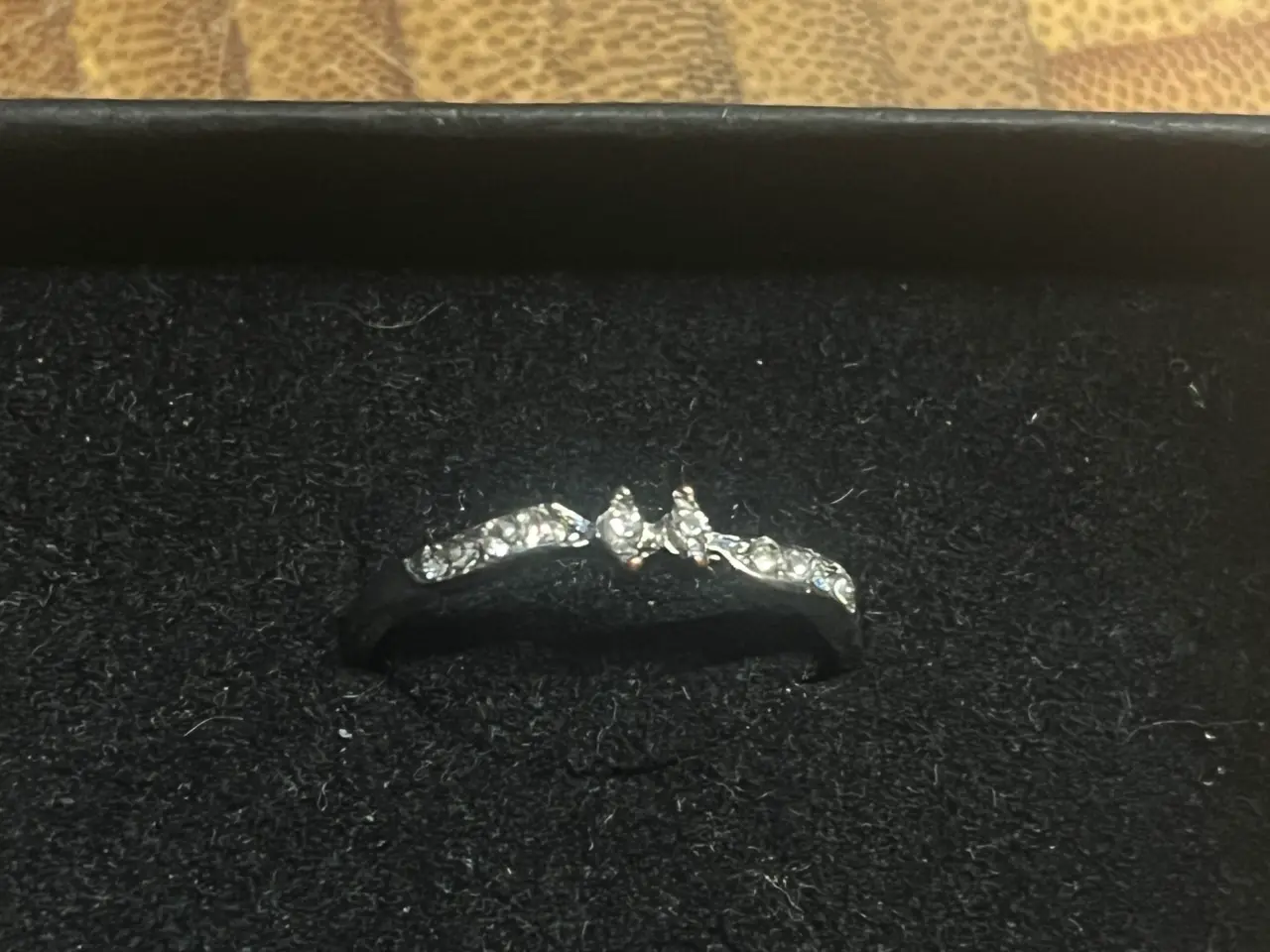 Billede 1 - Sølv ring med diamant design