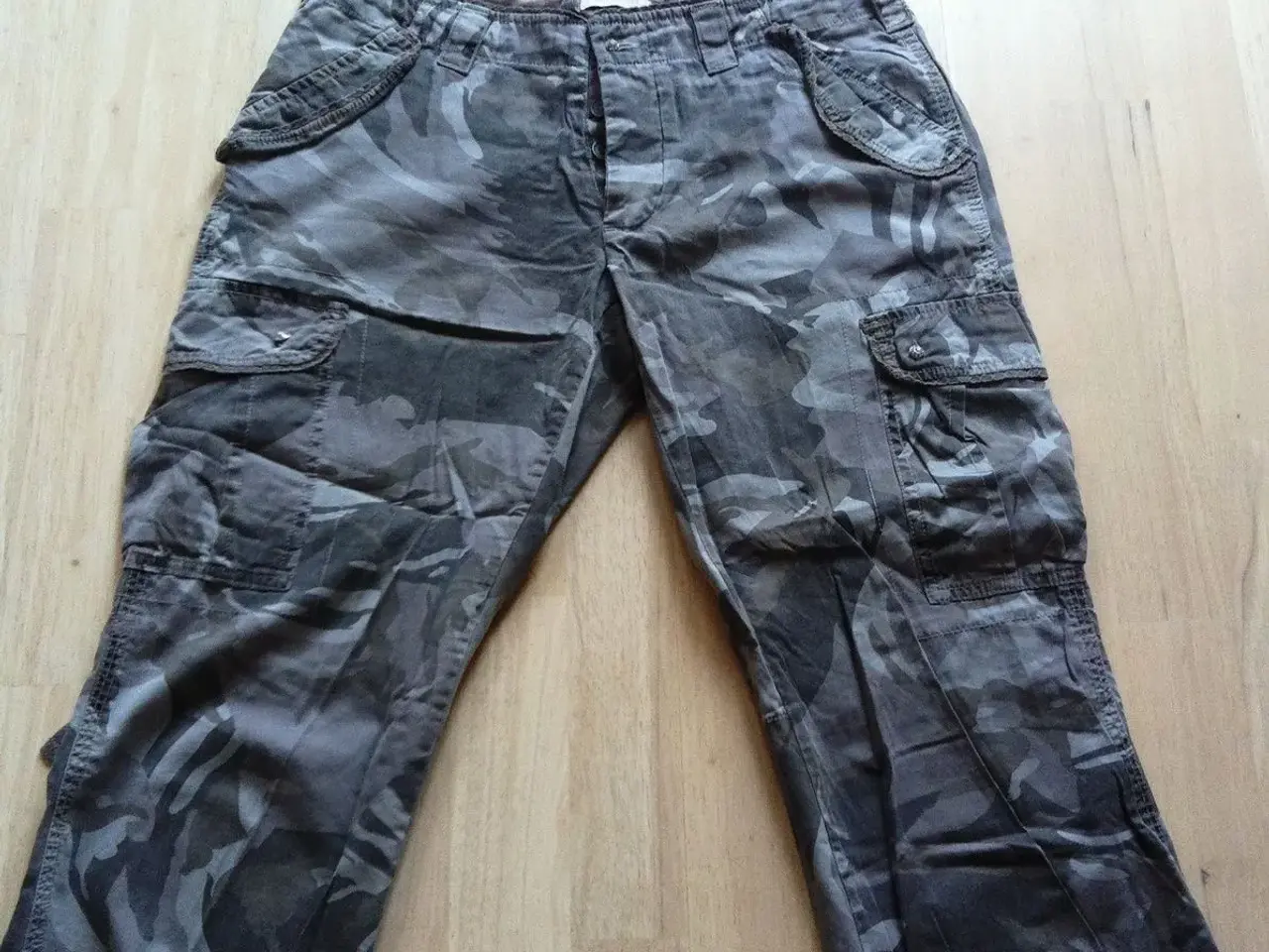 Billede 1 - Bukser, camouflager farve,Str: S, 60 kr