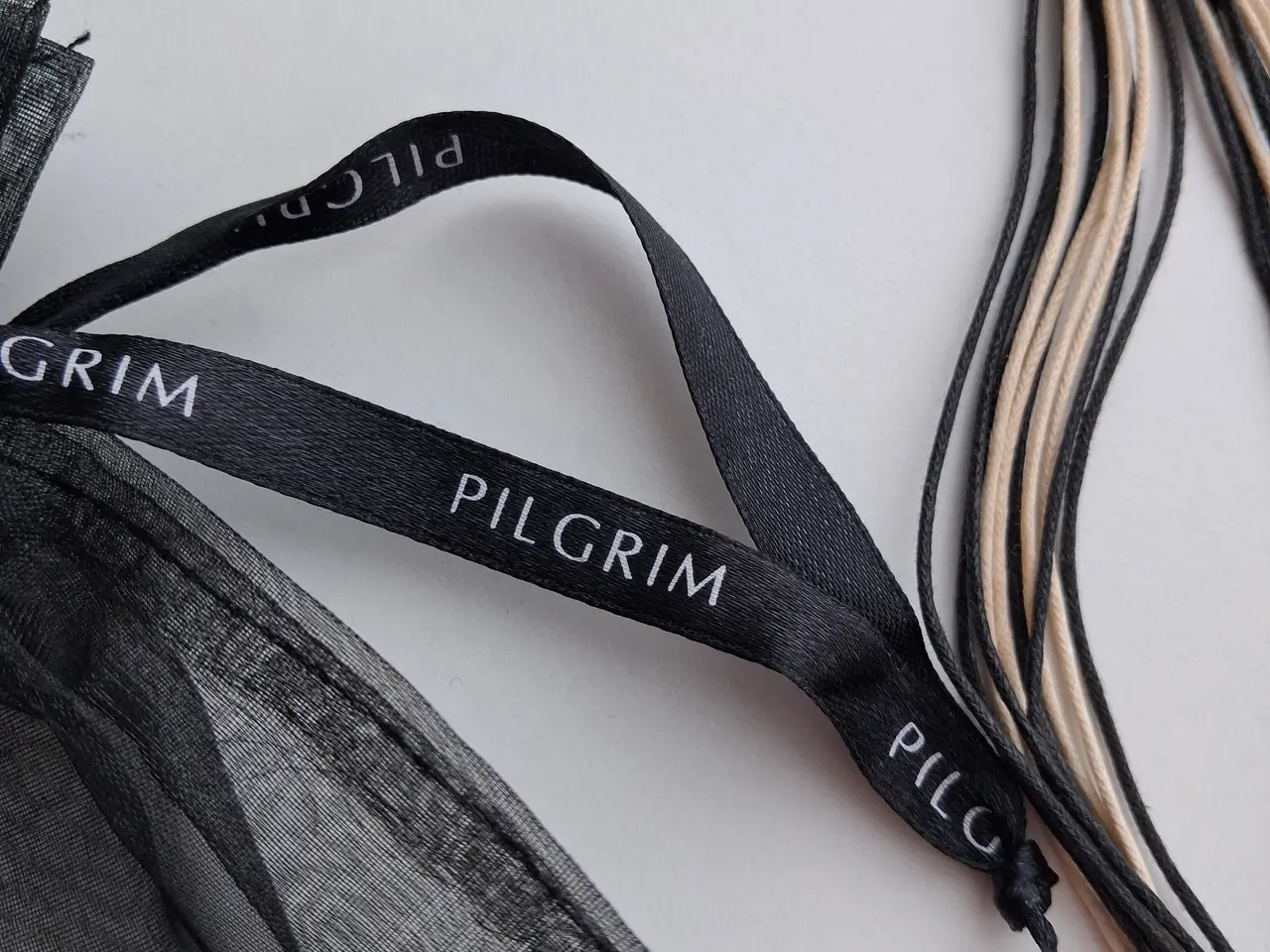 Billede 5 - Pilgrim halskæde m. sommerfugl-vedhæng, sort/hvid
