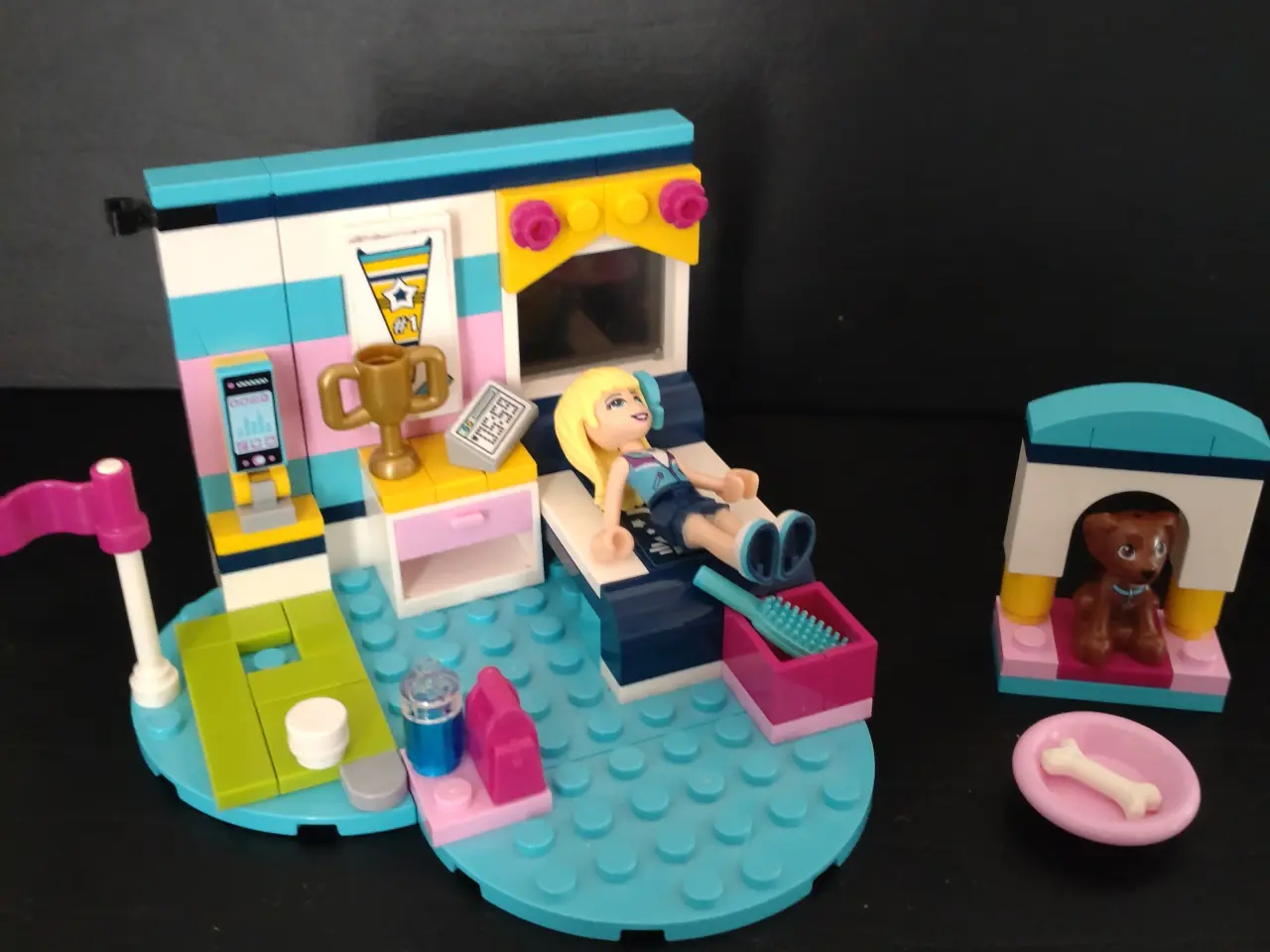 Billede 1 - Lego Friends 41328 Stephanies værelse