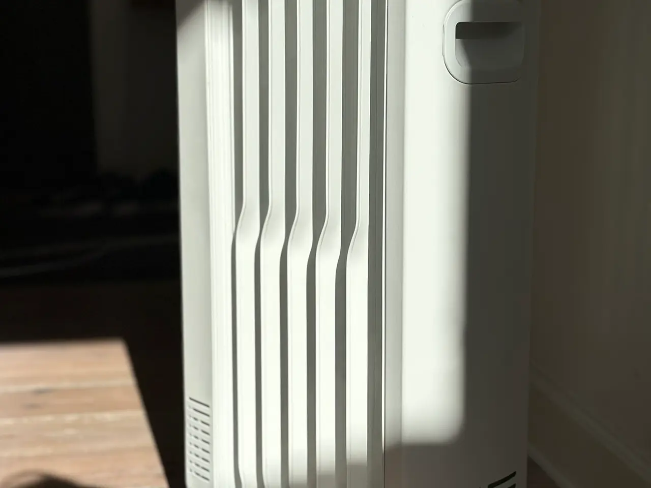 Billede 5 - Flytbar elradiator 1500W med hjul