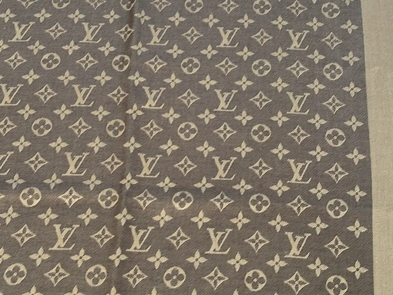 Billede 5 - Louis Vuitton tørklæde kvittering medfølger