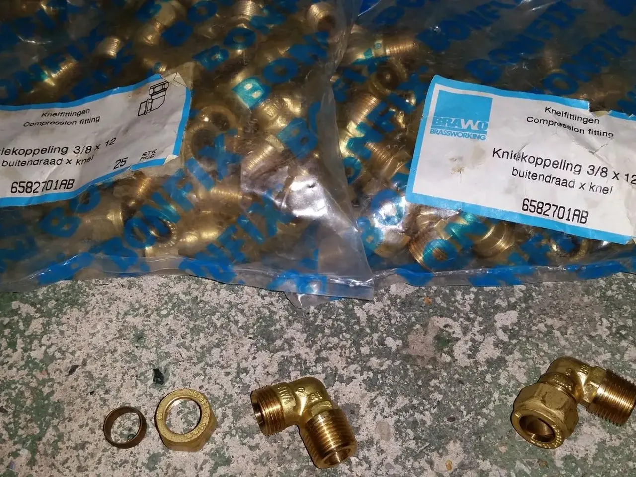 Billede 3 - Fittings  i messing med klemme ring