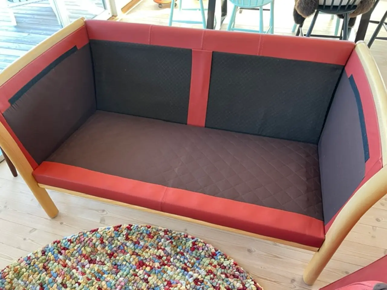 Billede 8 - STOUBY Tremmestol, 2 pers. sofa og fodskammel