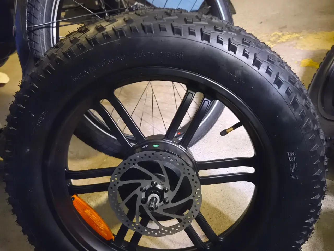 Billede 4 - Fælg med./250W motor & dæk.