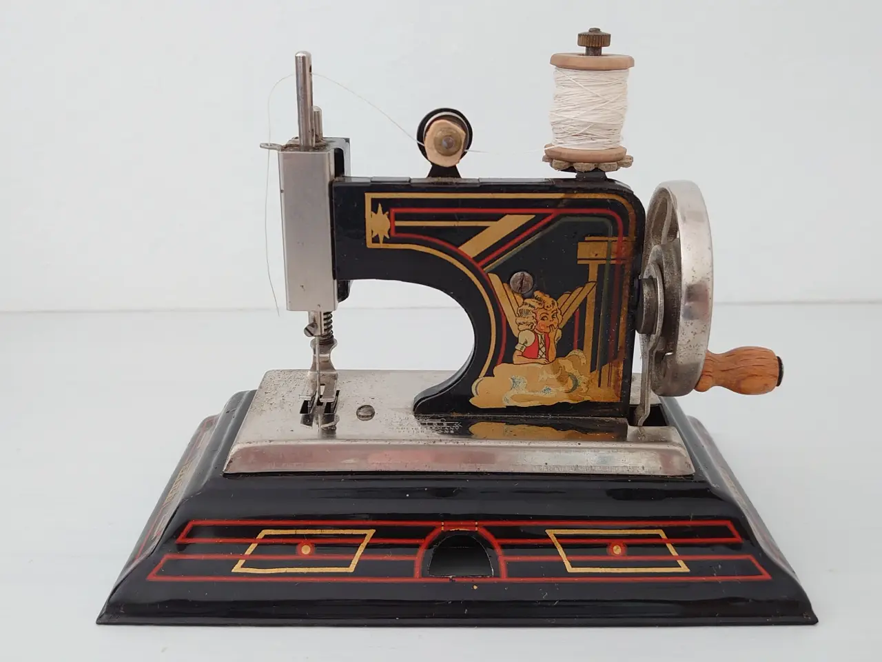 Billede 3 - Miniature symaskine i blik .Model Casige. Ca. 1945