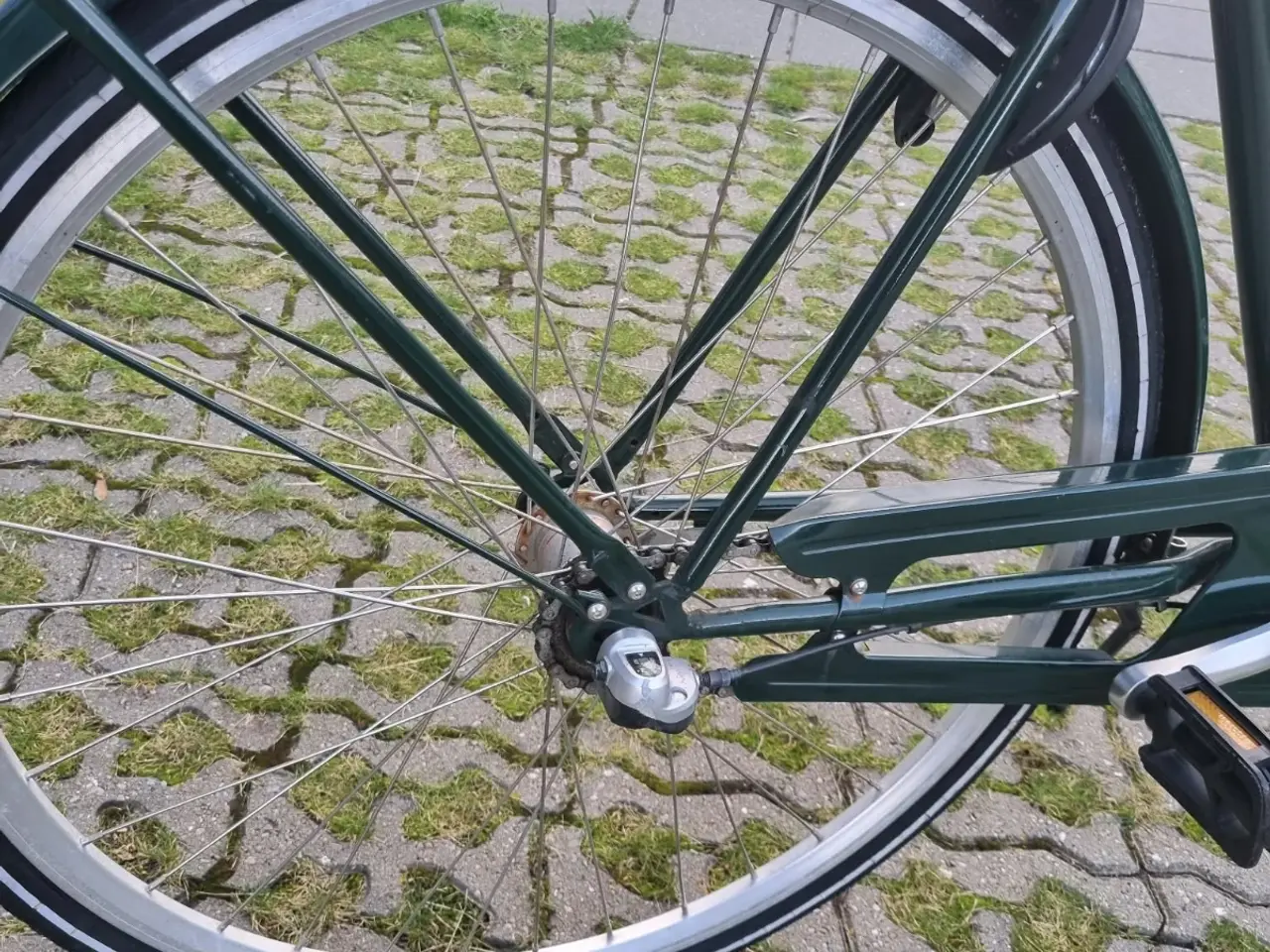 Billede 2 - Flot mørkegrøn klassisk damecykel med stor sølvkur