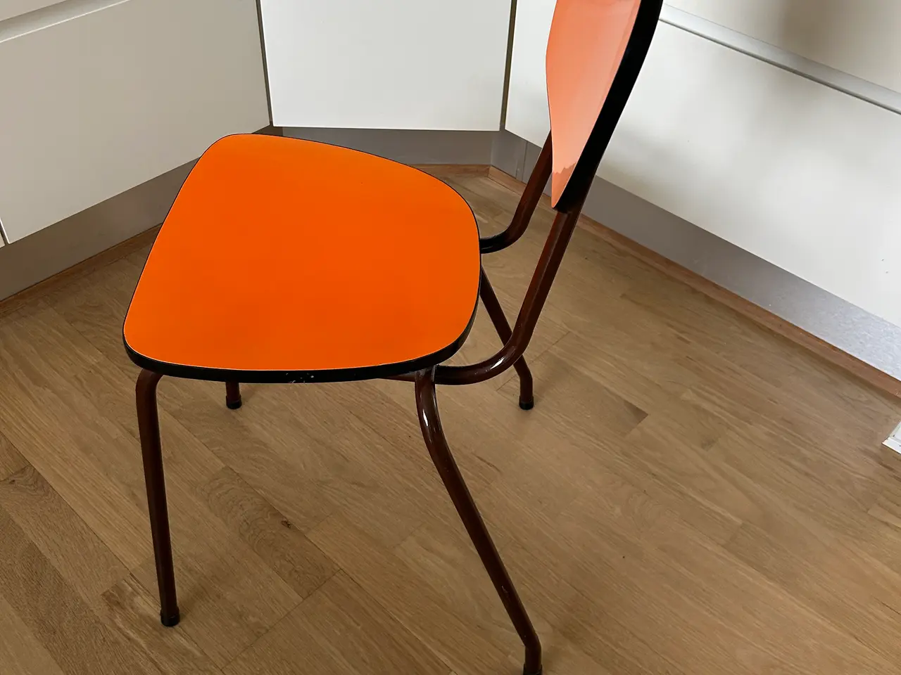 Billede 3 - Vintage køkkenstol i orange