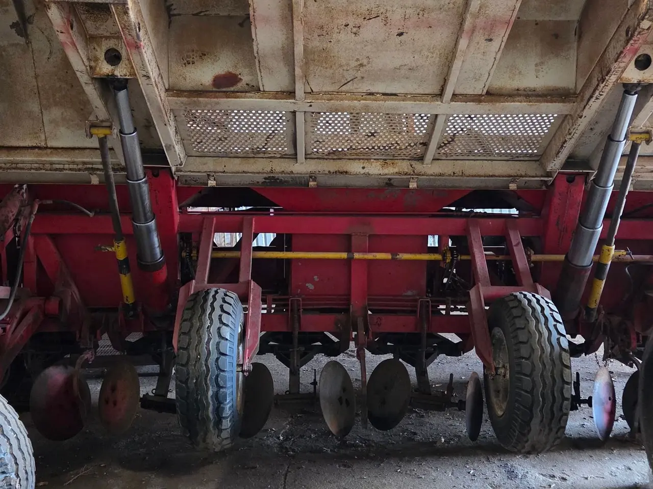 Billede 4 - Komarno Stor 6 rækket lægger, med 6 tons tank.
