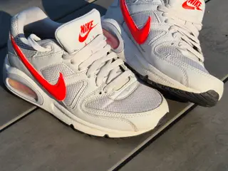 SNEAKERS, brugt alt for lidt.