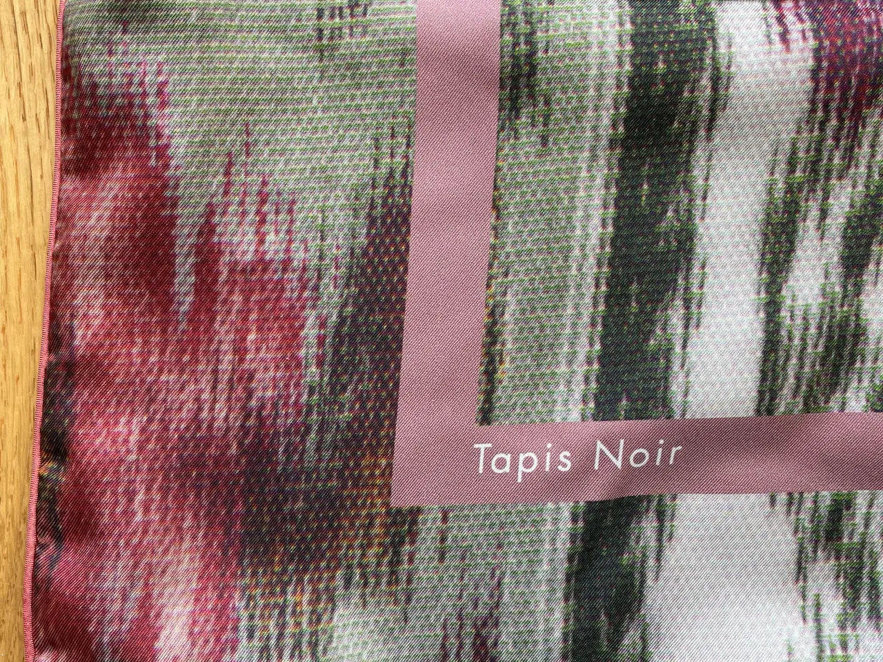 Billede 2 - Tapis Noir stort, smukt silketørklæde