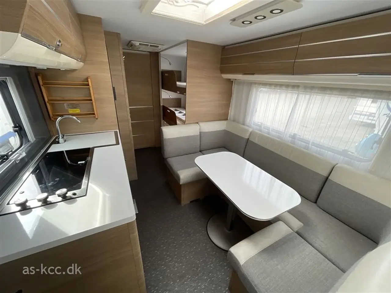 Billede 8 - 2020 - Adria Adora 573 PT Supreme edition   Adria Adora 573 PT Supreme Edition årg. 2020 7 sovepladser, 5 siddepladser. Køjer, dobbeltseng, rundsiddegruppe,  mover, solceller