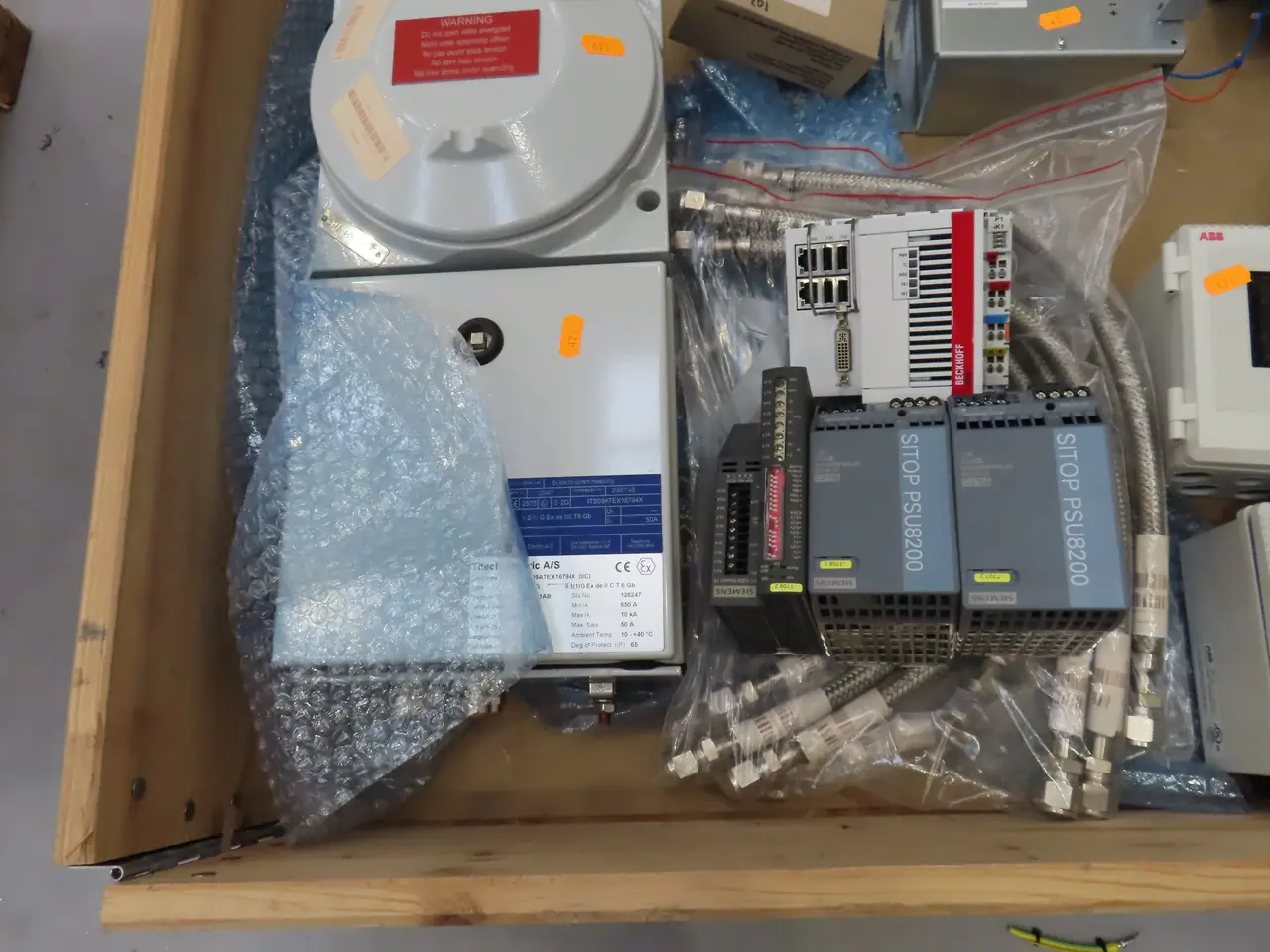 Billede 2 - Palle med div. strømforsyninger SITOP PSU8200, eltavle TITECH ELECTRIC m.m.