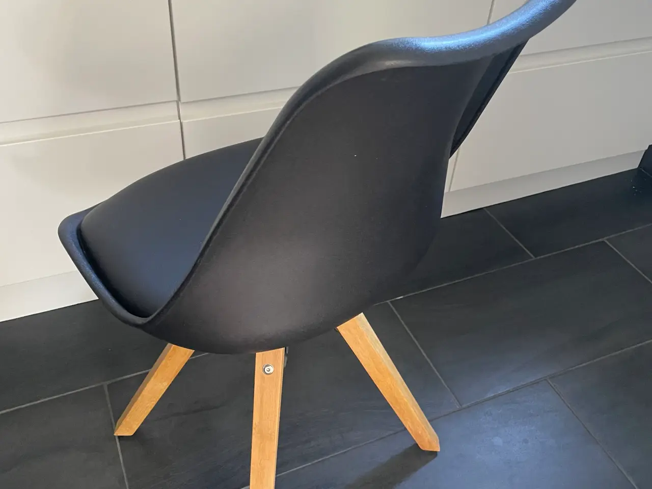 Billede 3 - Hvidt spisebord
