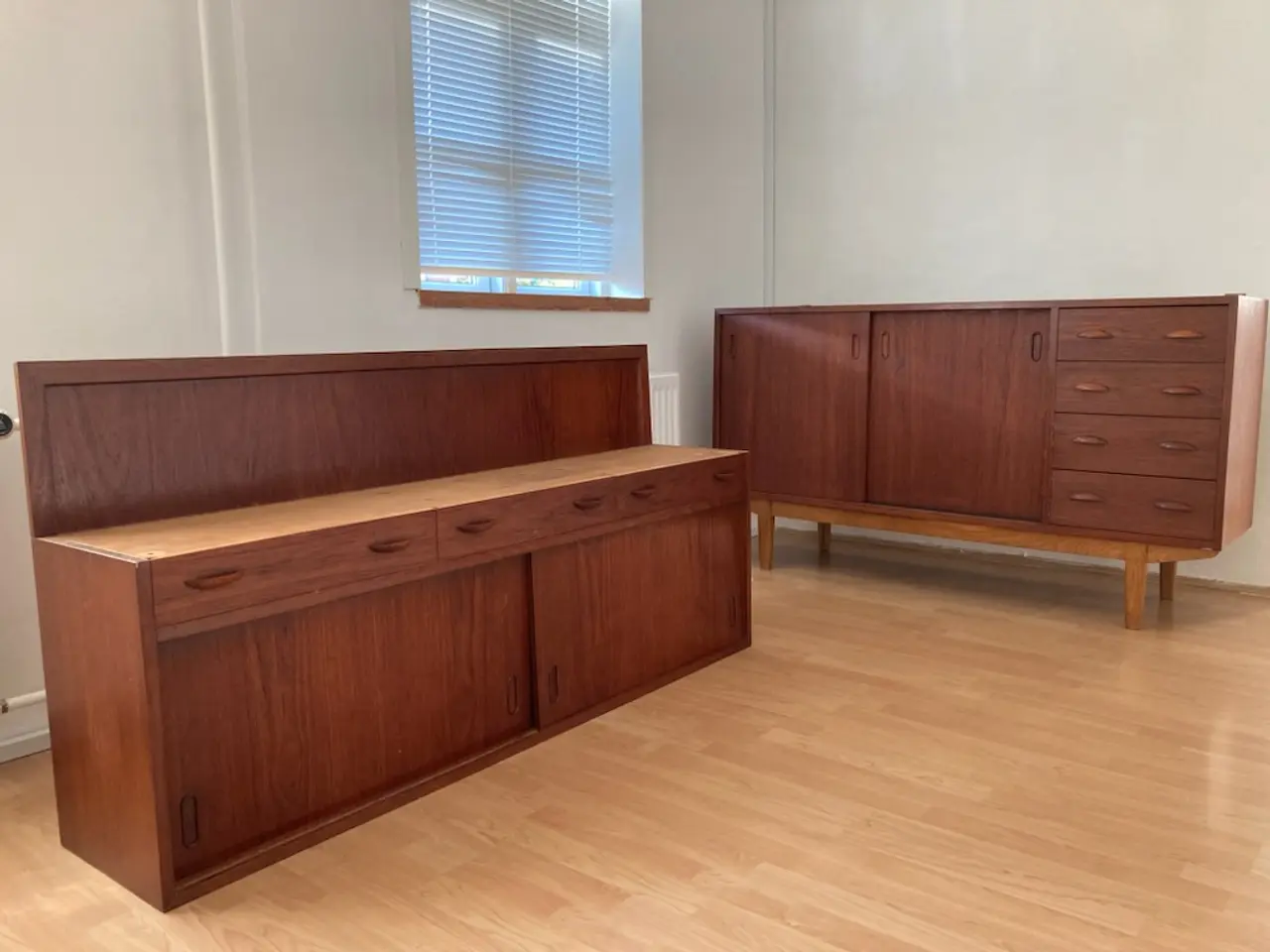 Billede 3 - Dækketøjsskab/highboard/skænk i teak.