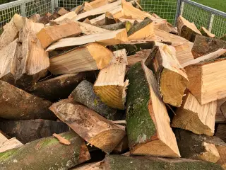 Fyrringsklart brænde af gran