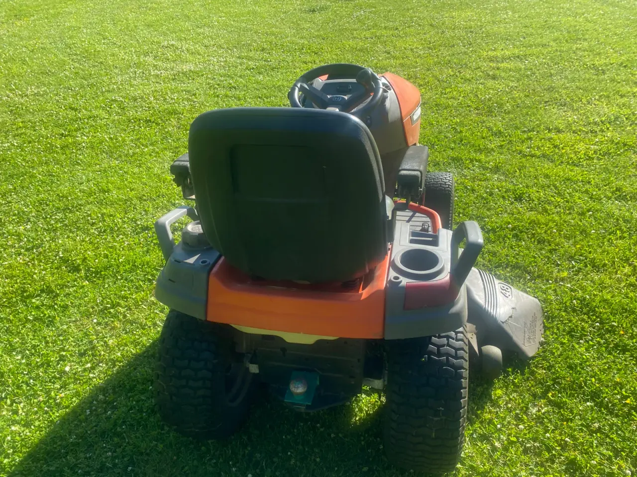 Billede 3 - Husqvarna YTH220T havetraktor