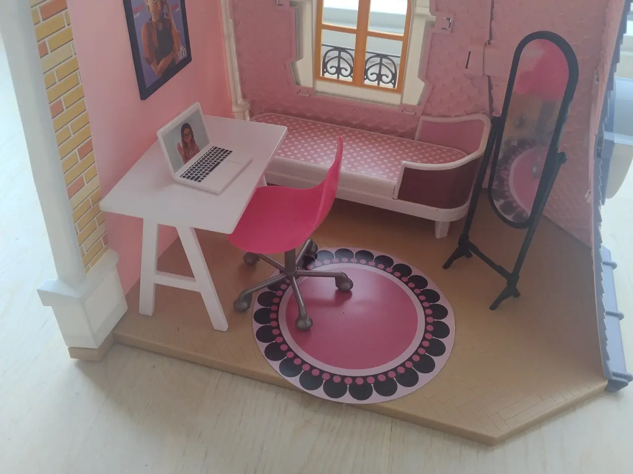 Billede 2 - Miraculous ladybug hus sælges