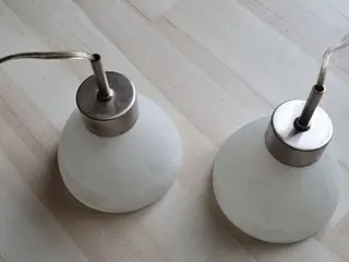 Lille loftpendel / loftlampe i frostet glas