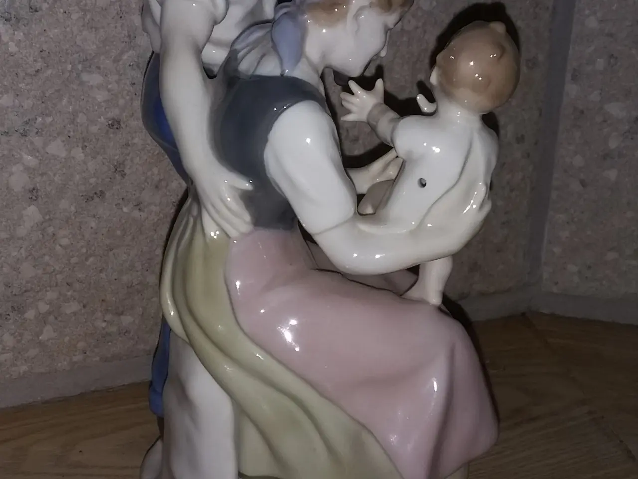 Billede 2 - Porcelæns figur