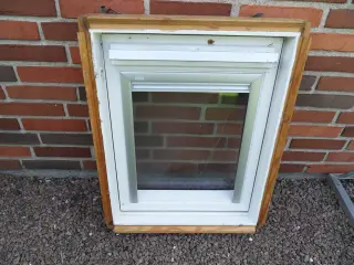 VELUX-VINDUE 70x55 cm.  "Ovenlysvindue"