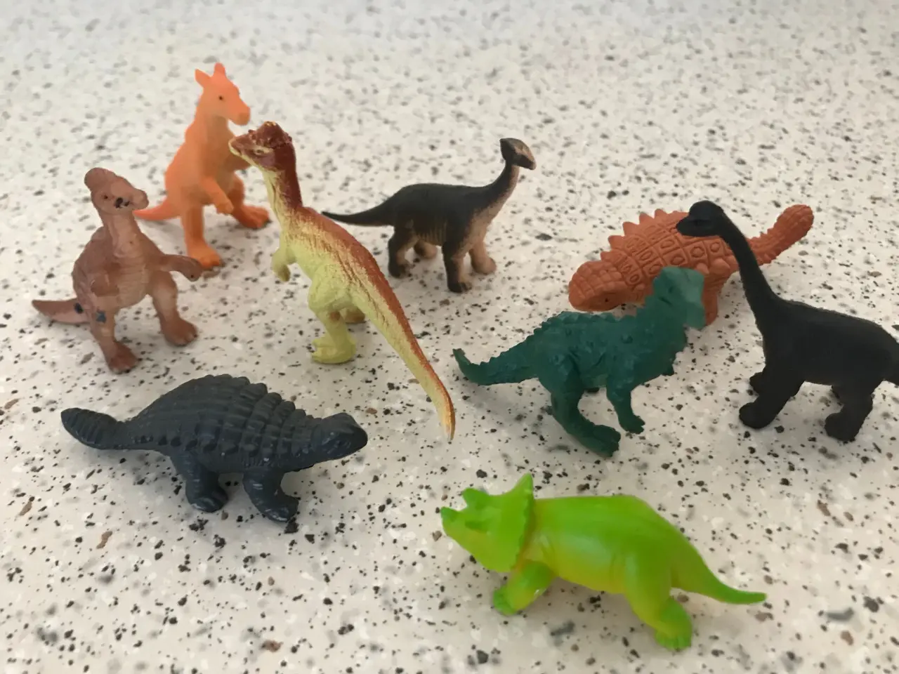 Billede 1 - MINI DINO (9 stk). Perfekt til Julekalender.