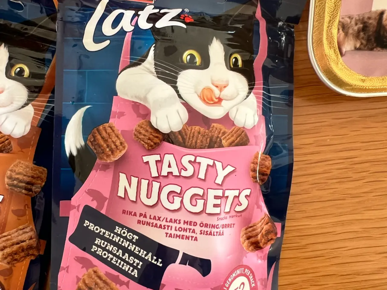 Billede 5 - Pakke med kattemad og -snacks