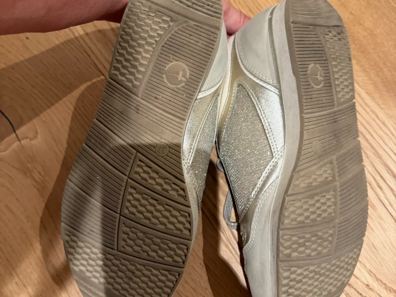 Billede 4 - Tamaris beige/guld sneakers