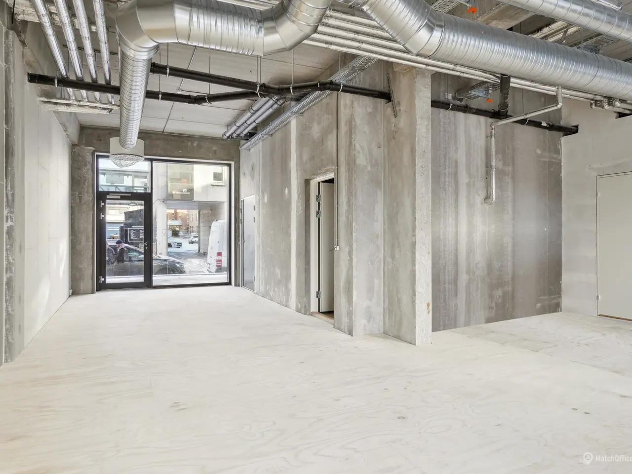 Billede 1 - Hjørnelejemål på 149 m² med markant synlighed mod gaden